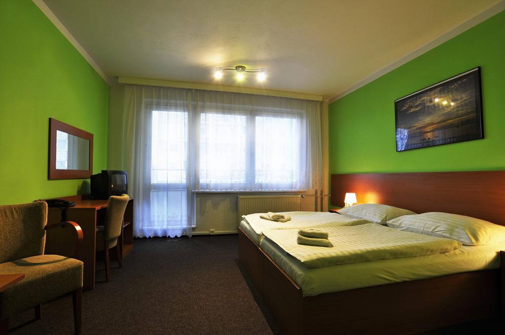 Hotel Krystal Hodonín Exteriör bild