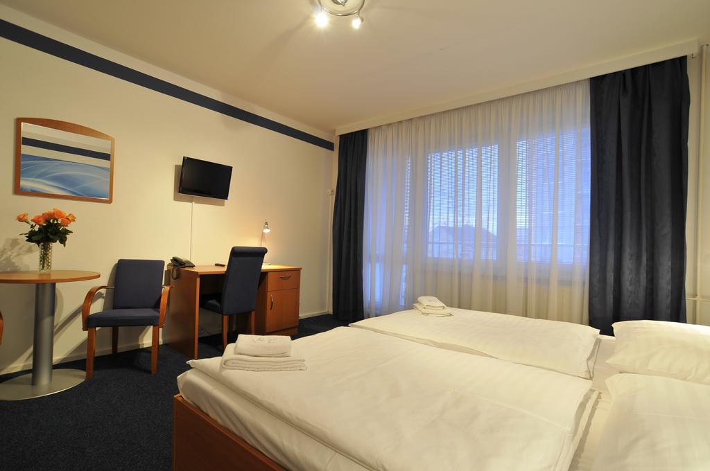 Hotel Krystal Hodonín Exteriör bild