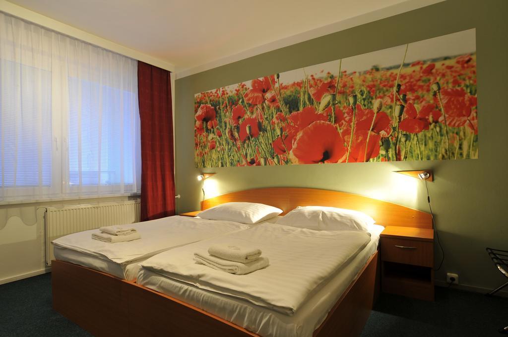 Hotel Krystal Hodonín Exteriör bild