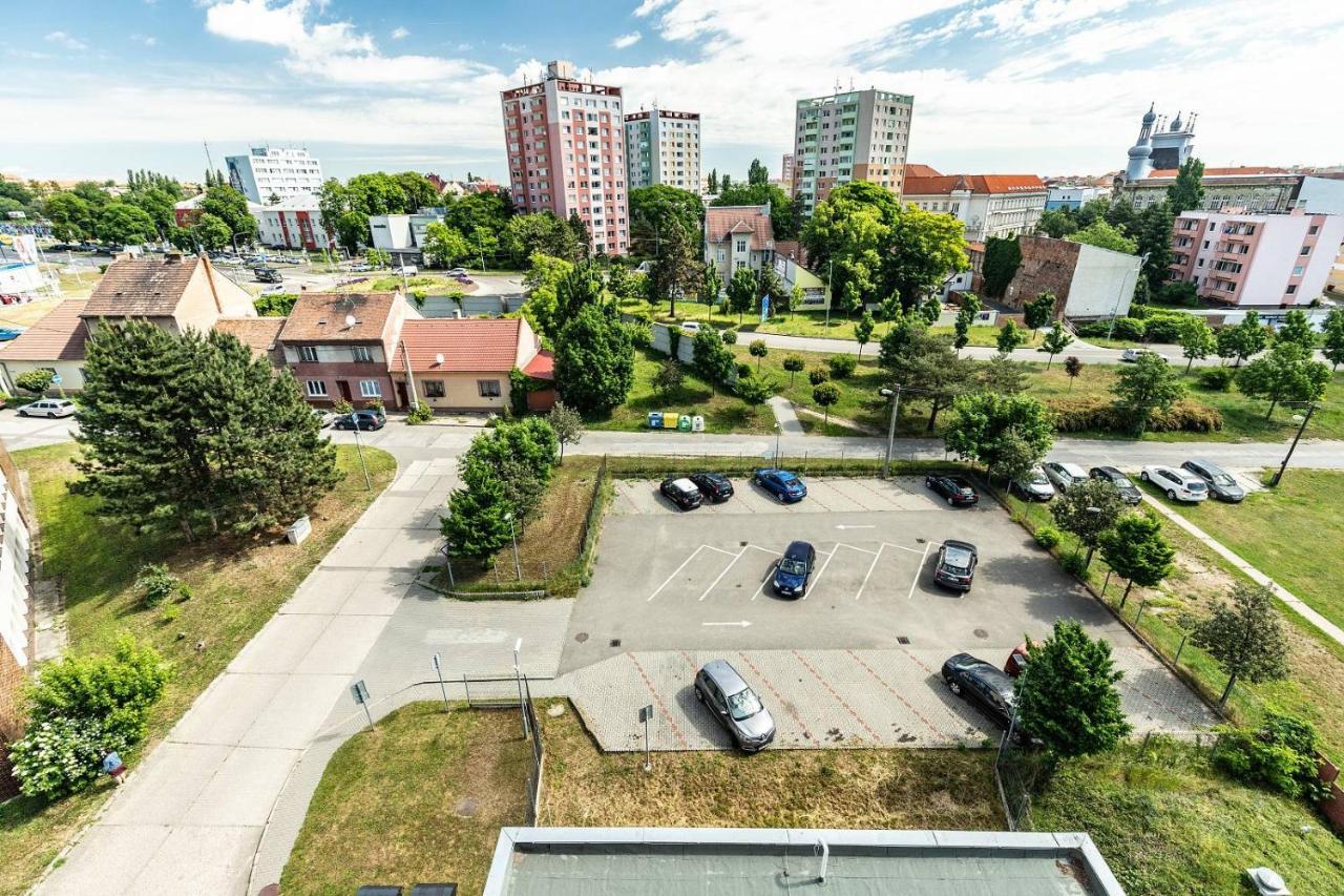 Hotel Krystal Hodonín Exteriör bild
