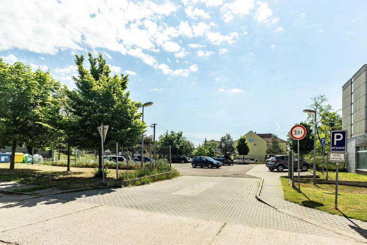 Hotel Krystal Hodonín Exteriör bild