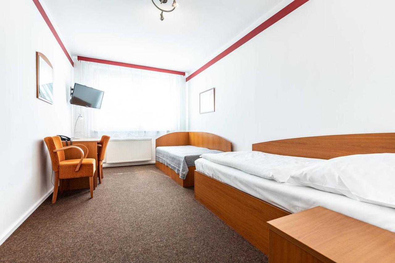 Hotel Krystal Hodonín Exteriör bild