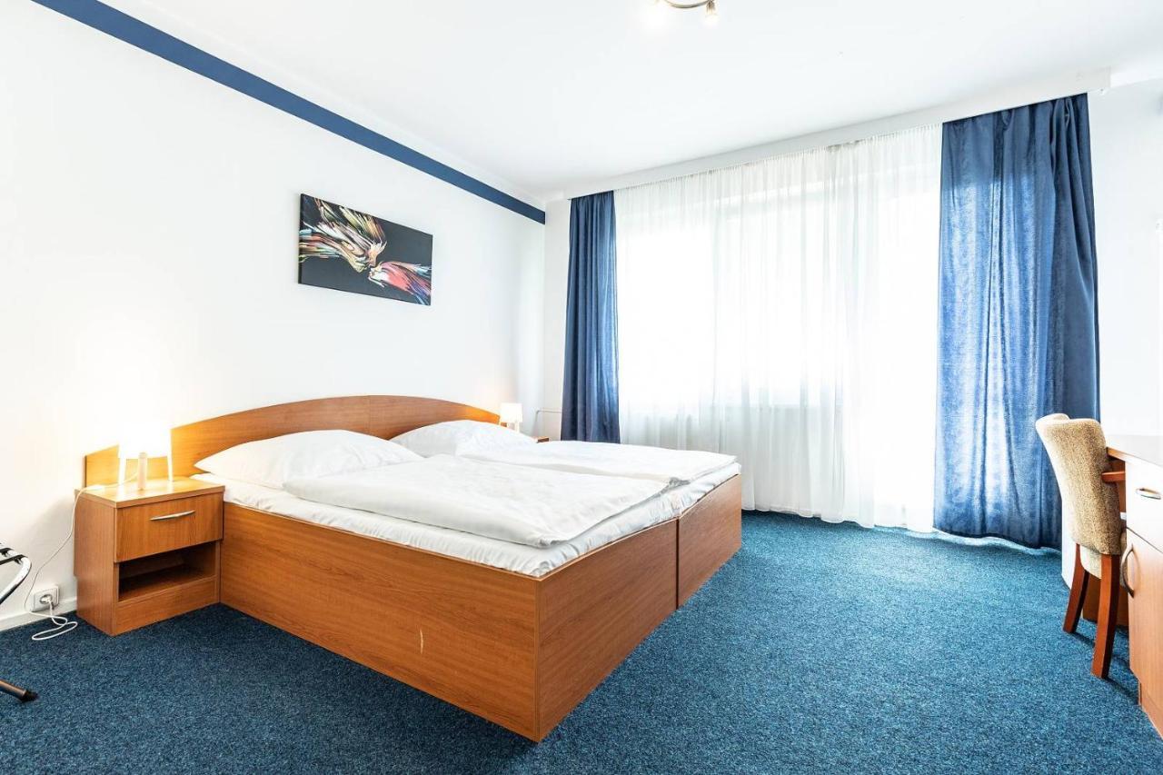 Hotel Krystal Hodonín Exteriör bild
