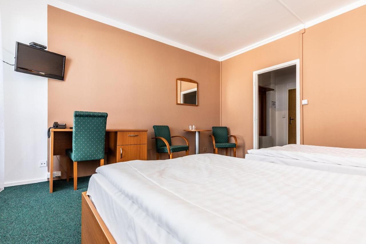 Hotel Krystal Hodonín Exteriör bild