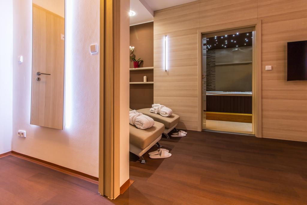 Hotel Krystal Hodonín Exteriör bild
