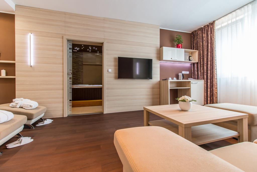 Hotel Krystal Hodonín Exteriör bild