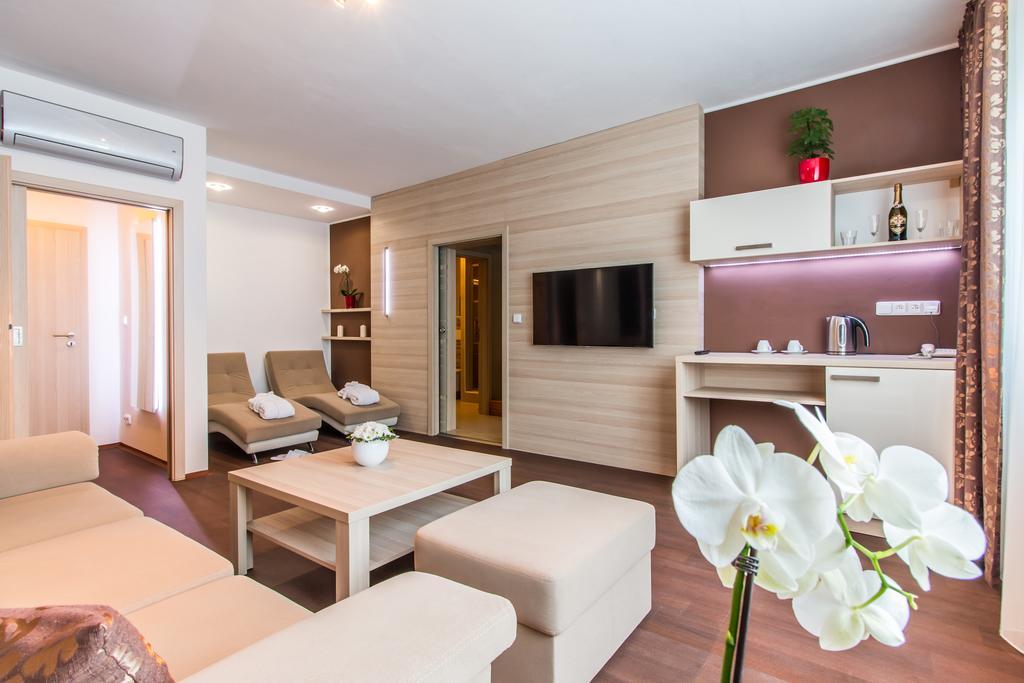 Hotel Krystal Hodonín Exteriör bild