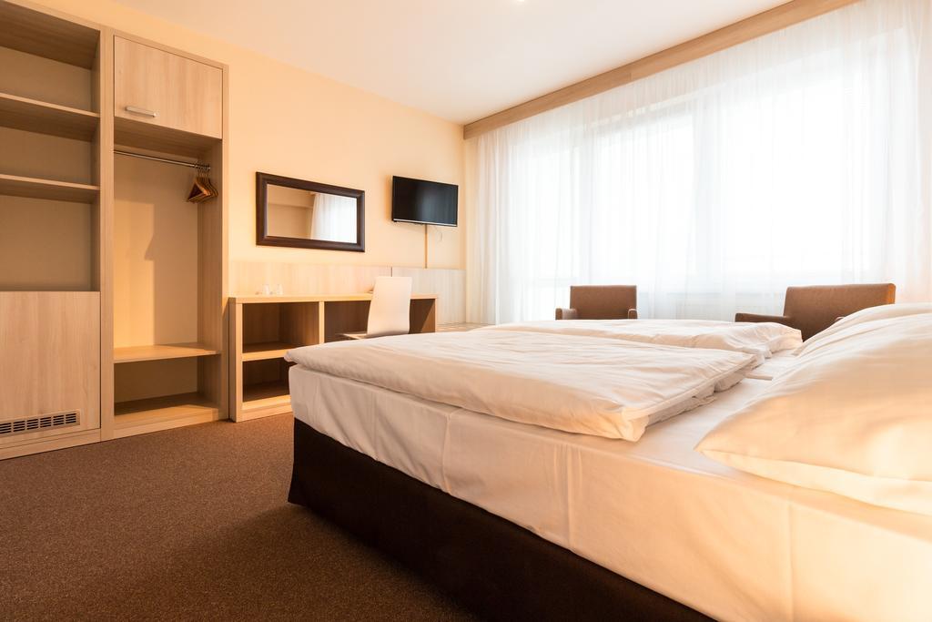 Hotel Krystal Hodonín Exteriör bild